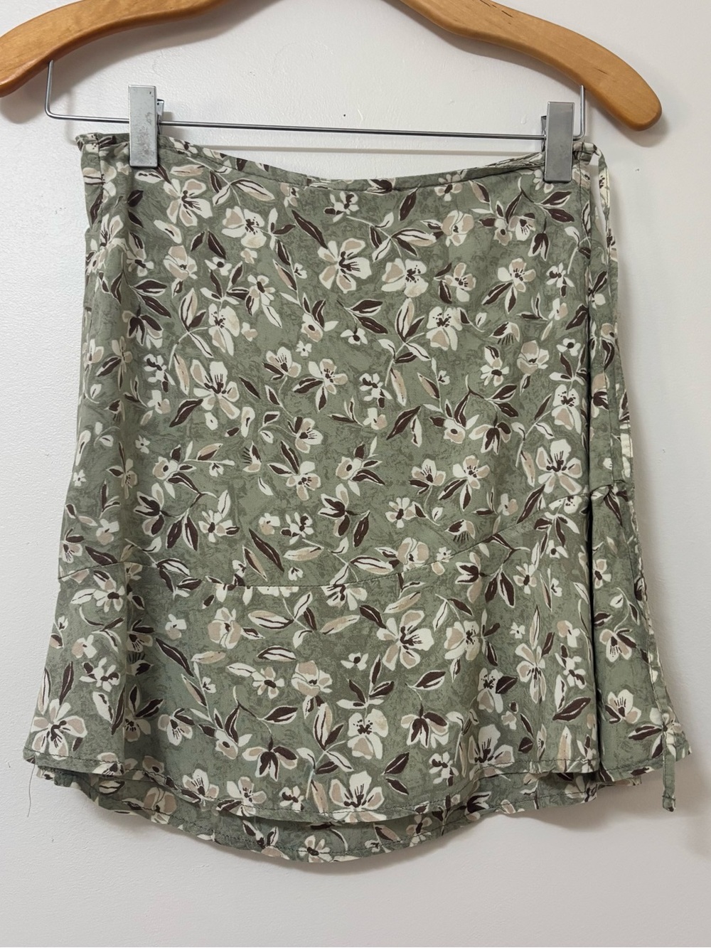 Floral Sage Wrap Skirt Size Medium